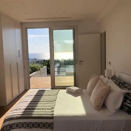Luxury Paradisos Πάφος